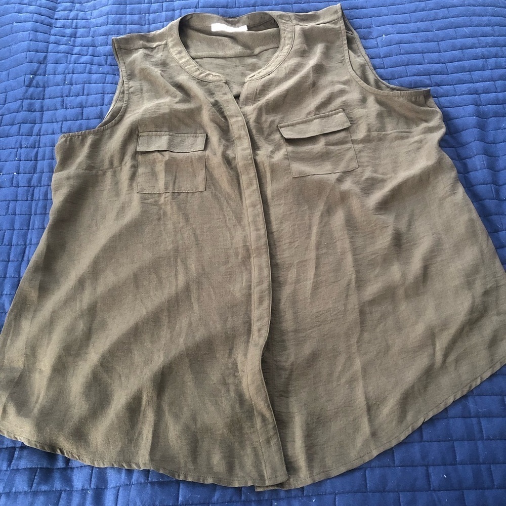 Ricki's Green Sleeveless Boxy Blouse with Mandarin Collar- button up front